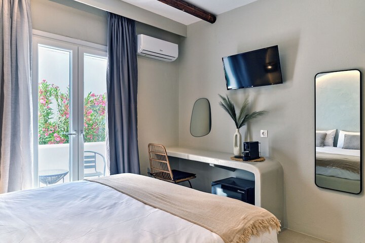 Room 3 of 44