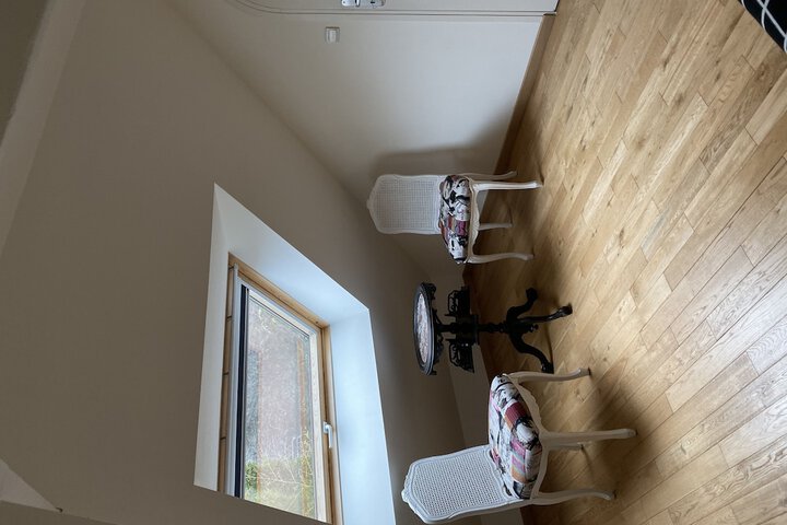 Room 5 of 8