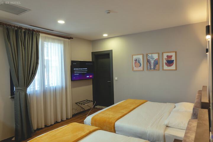Room 7 of 25