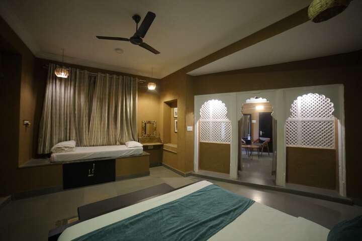 Room 14 of 65