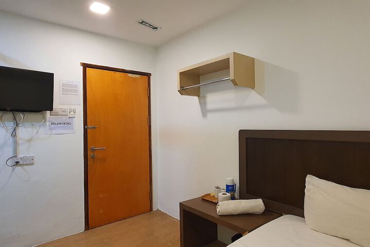 Room 28 of 35