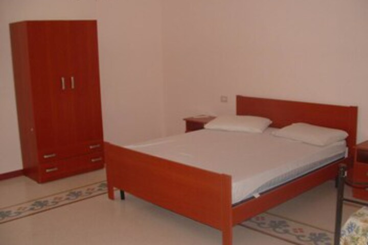 Room 16 of 22