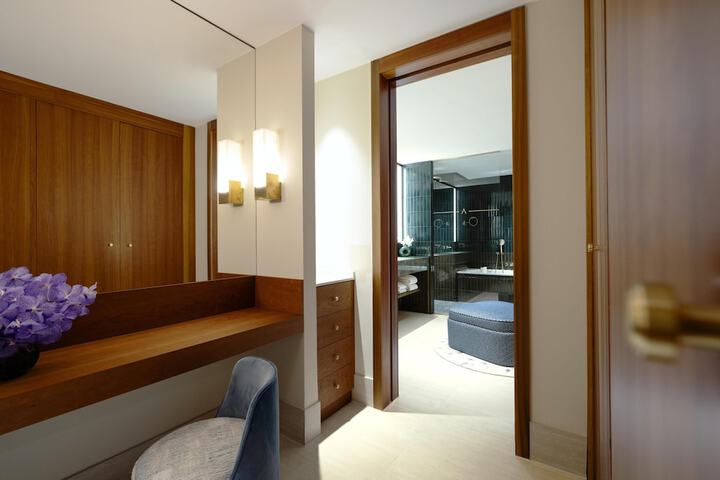 Room 16 of 168