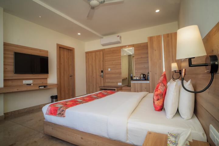 Room 30 of 61