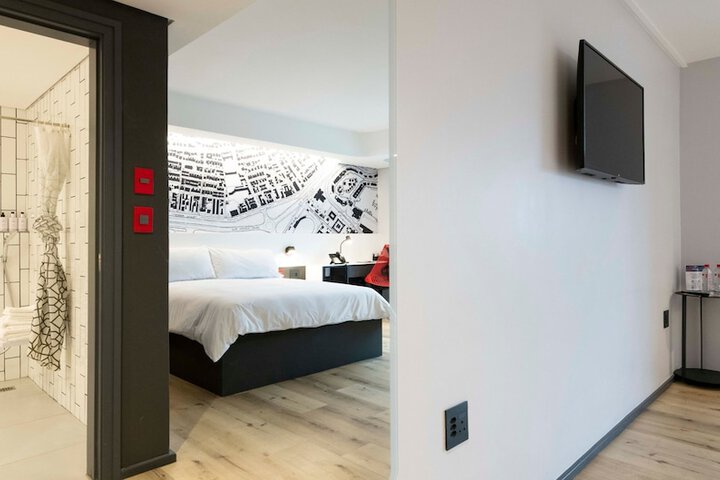 Room 48 of 165