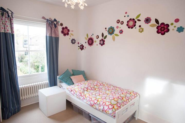 Room 2 of 6
