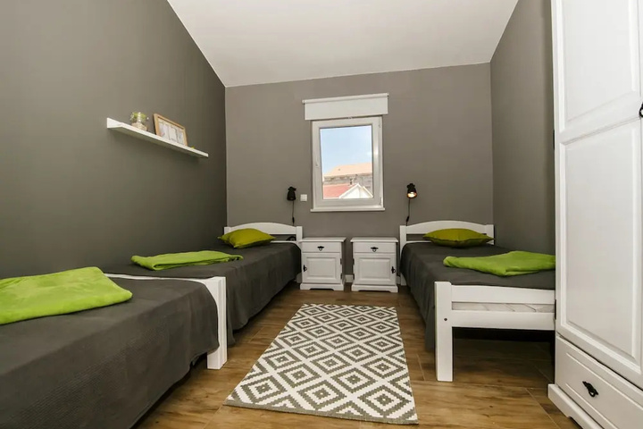 Room 6 of 20