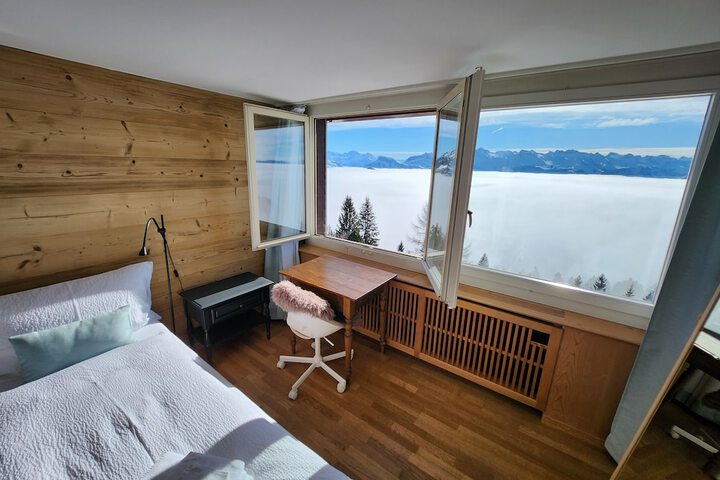 Room 3 of 47