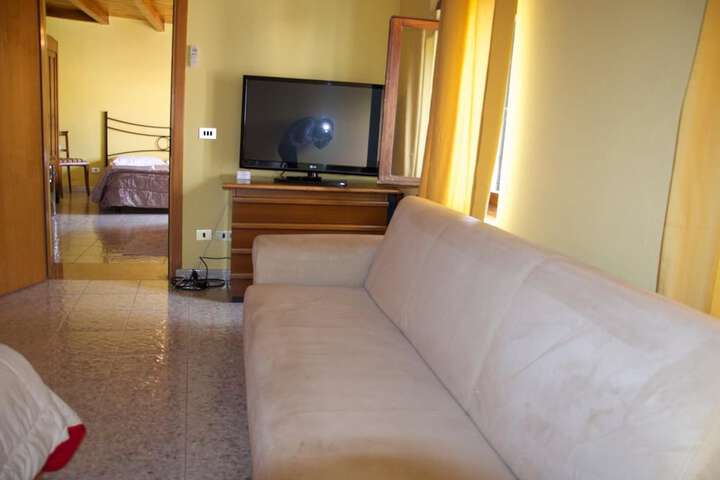 Room 27 of 51