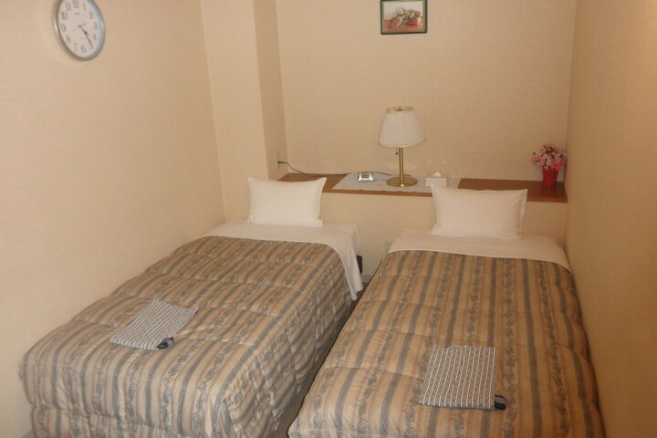 Room 13 of 63