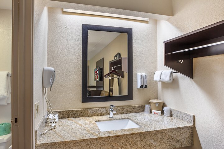 Bathroom sink