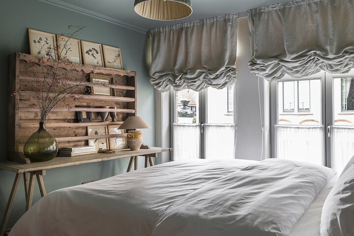 Room 2 of 25