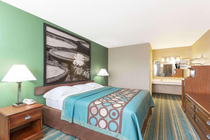 1 King Bed (1 of 6)