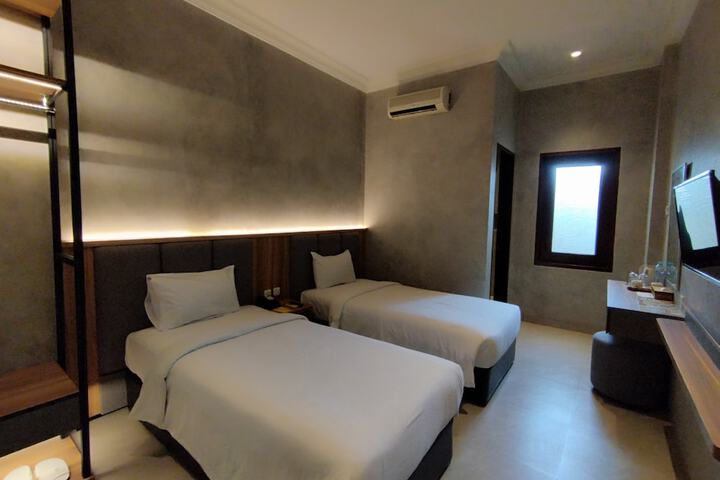 Room 8 of 49