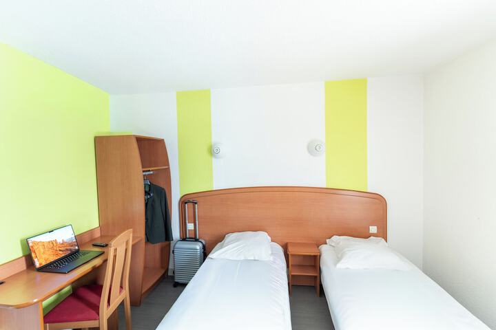 Room 9 of 29