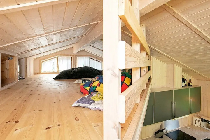 Room 6 of 14