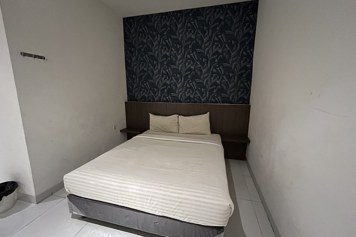 Room 4 of 15
