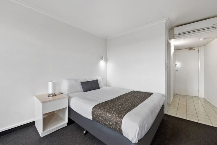Room 12 of 33