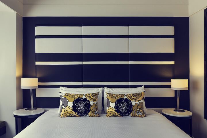 Room 25 of 147