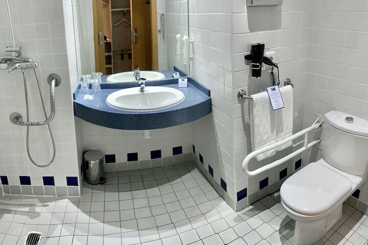 Room 13 of 30
