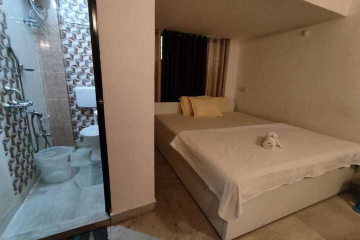 Room 3 of 11