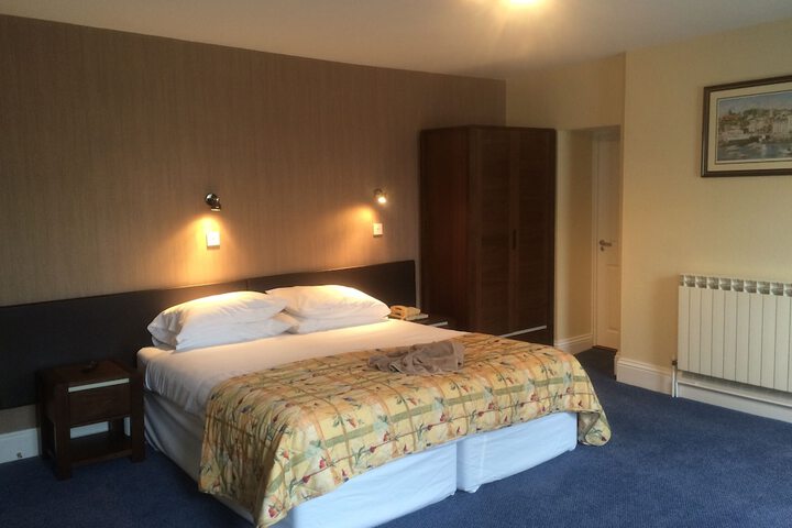 Room 2 of 36