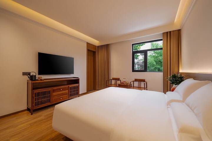 Room 12 of 80