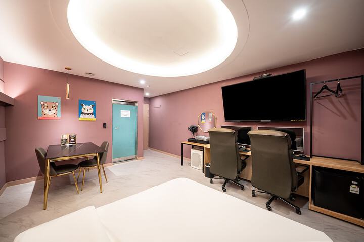 Room 13 of 57