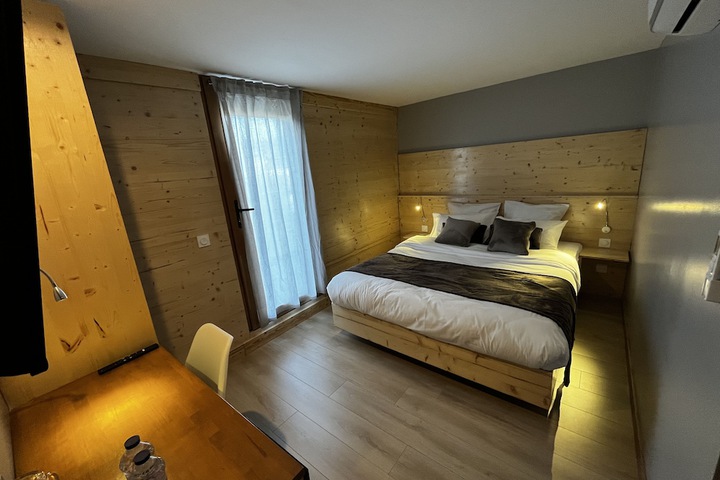 Room 4 of 50