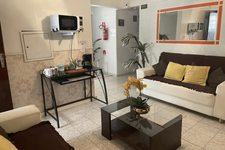 Room 4 of 6