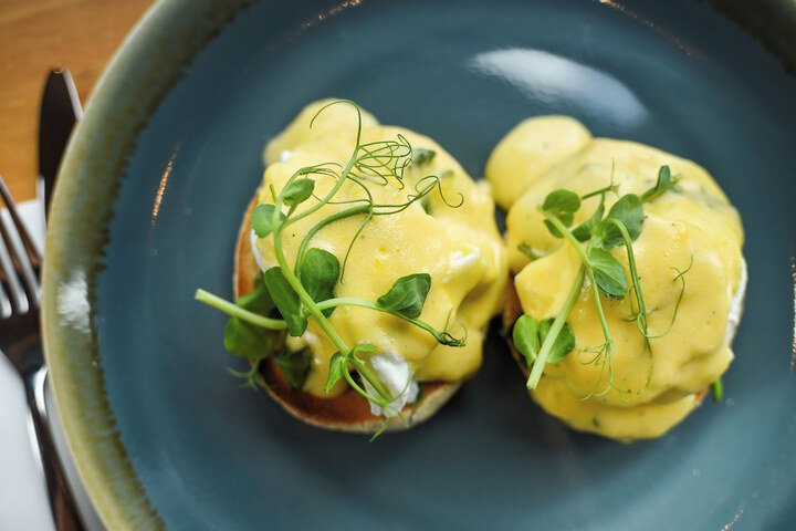 Lounge 27 of 39