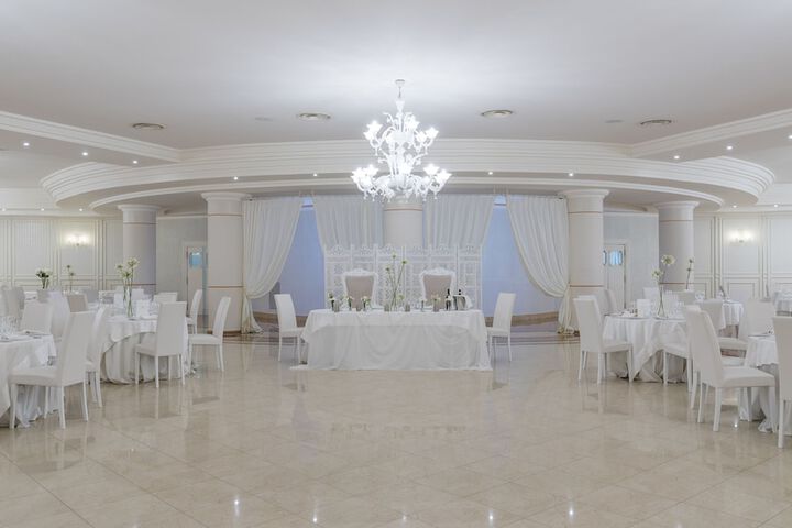 Ballroom/Hall 60 of 90