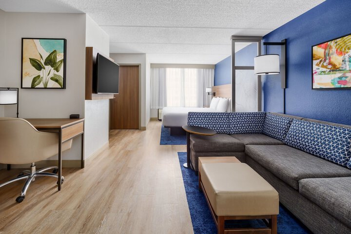 Room 6 of 44
