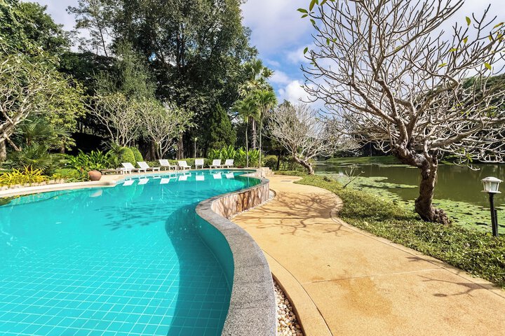 Hotel Pool