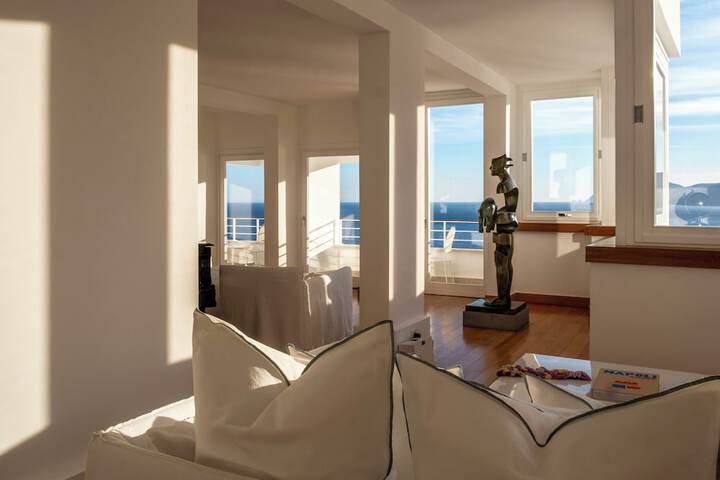 Hotel Interior 4 of 170