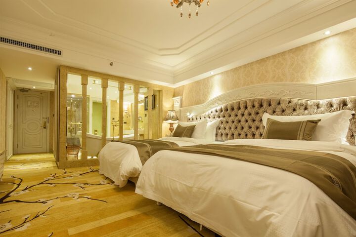 Room 8 of 71