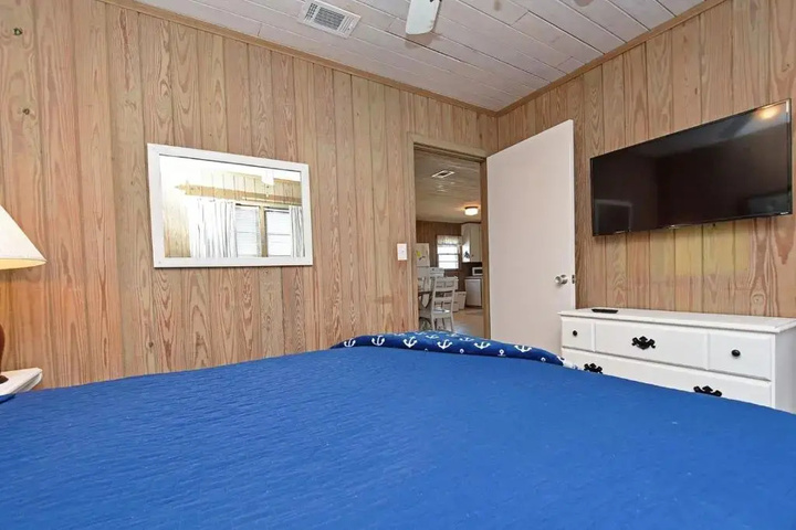 Room 5 of 12