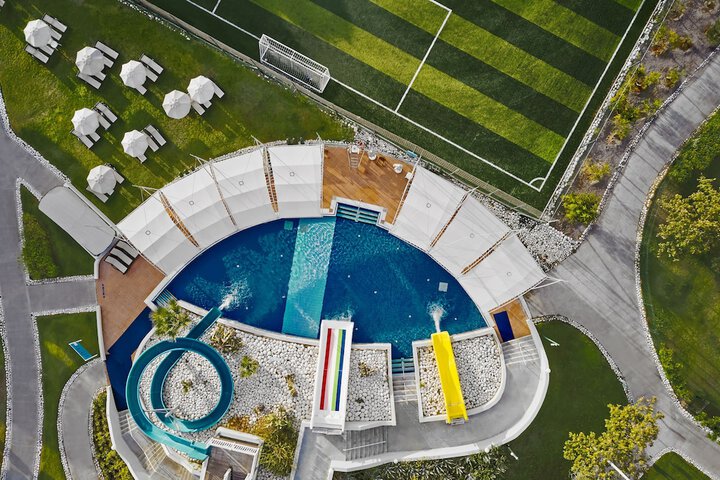 Hotel with Pool