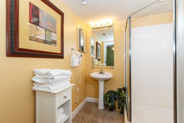 Room 6 of 38