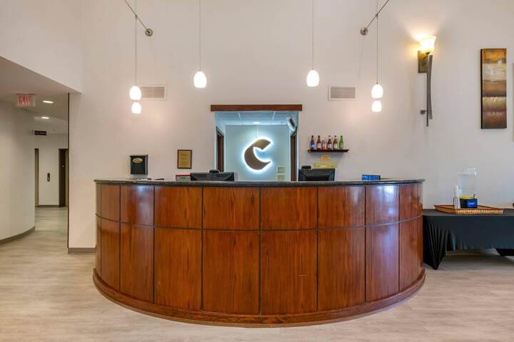 Entrance & Lobby