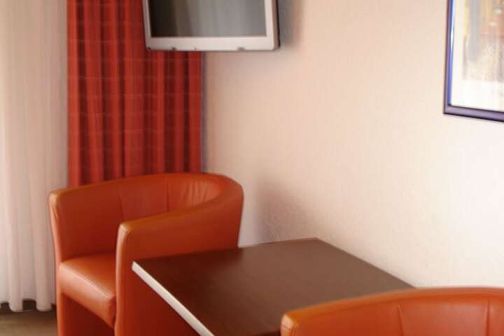 Room 33 of 49