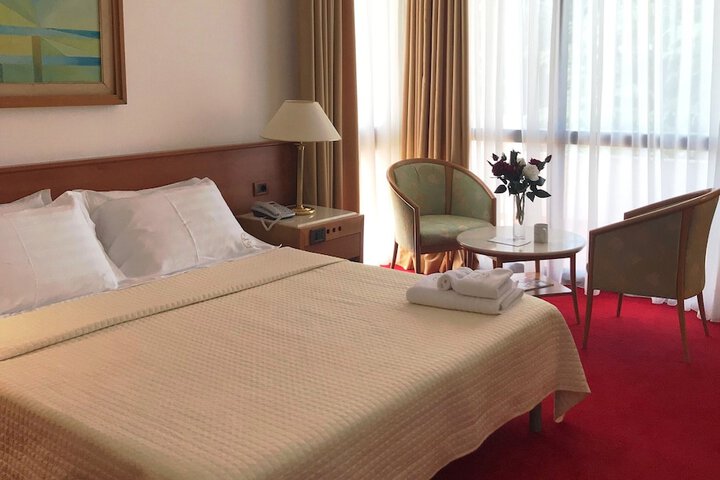 Room 26 of 187