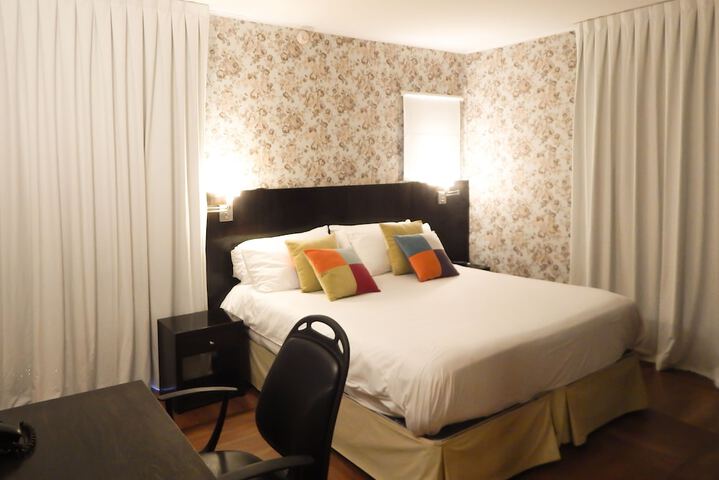 Room 8 of 28