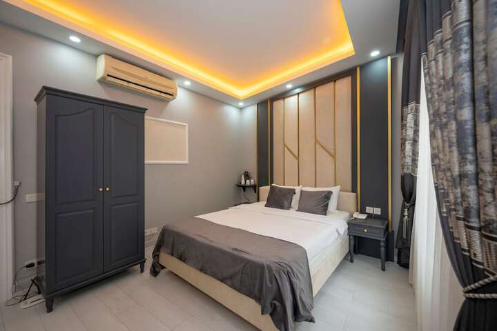 Room 7 of 62