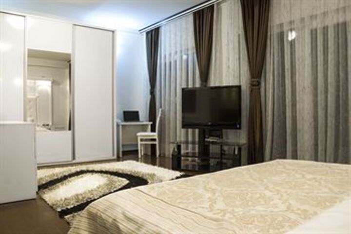 Room 10 of 35