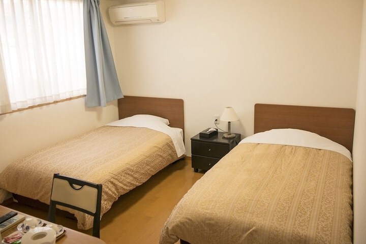 Room 4 of 27