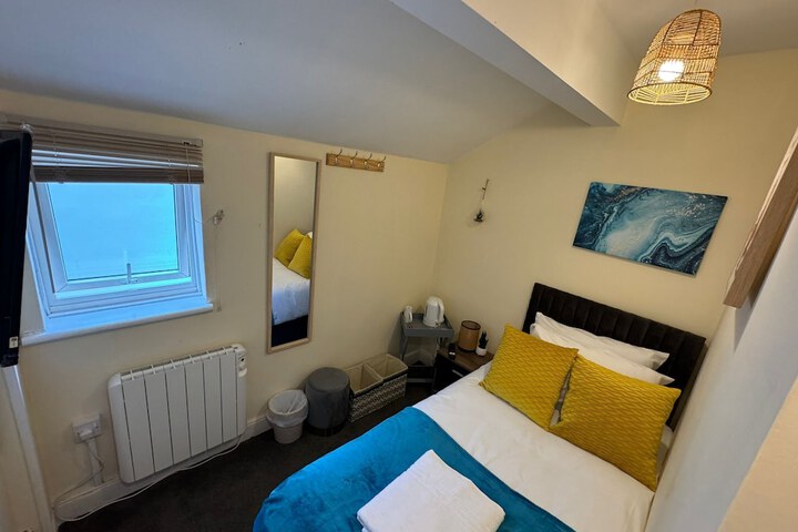 Room 11 of 38