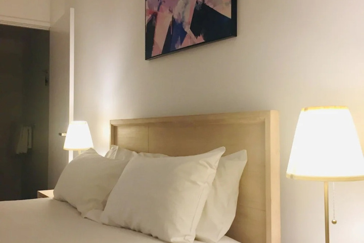 Room 4 of 16