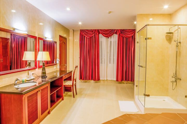 Room 33 of 42