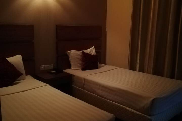 Room 27 of 48